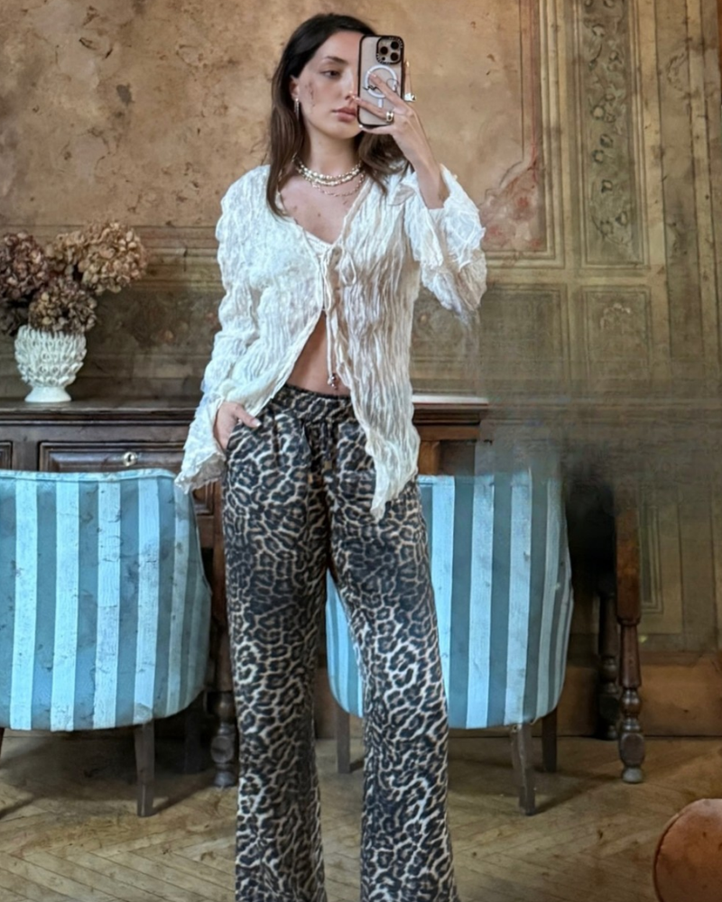 Seen on – Yüksek Bel Saten Pantolon