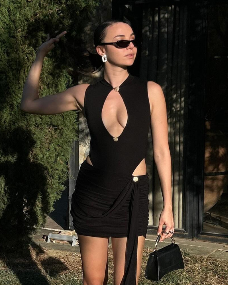 Seen on – Monica Düğme Detaylı Dekolteli Bodysuit