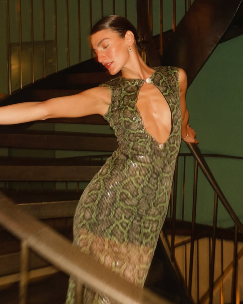 Seen on – Borgia Dekolteli Uzun Elbise