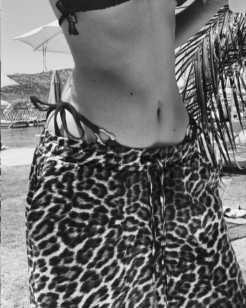 Seen on – Yüksek Bel Saten Pantolon