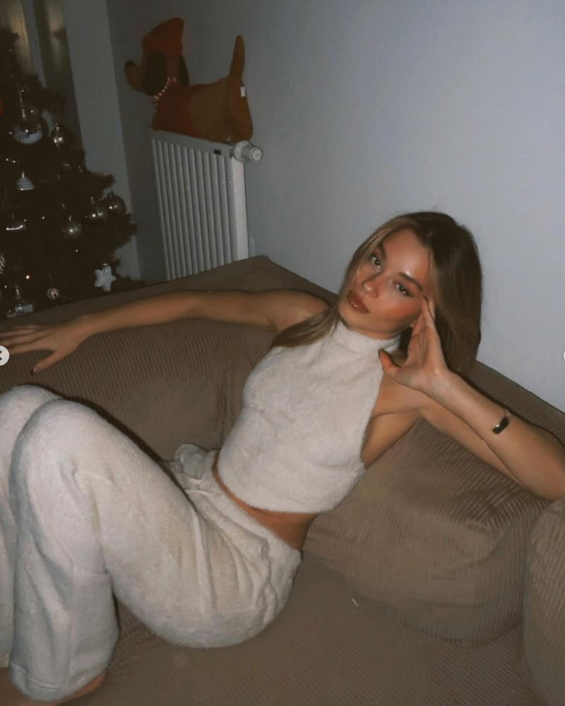 Seen on – Halo Open-Back Blouse